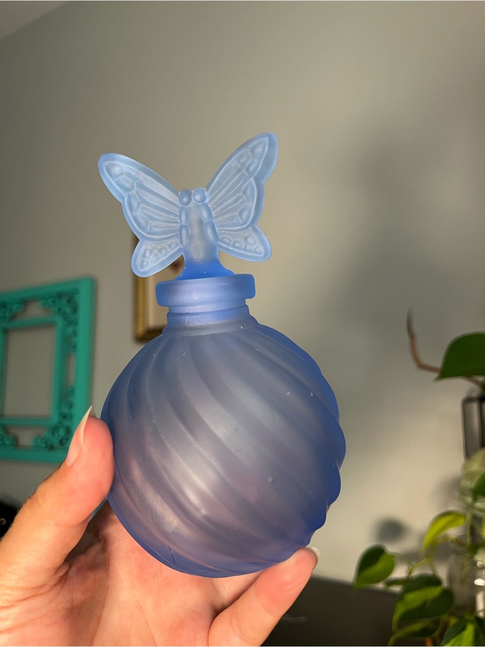 Vtg Vanity Set Frosted Glass Butterfly β’ Perfume Atomizer Powder Jar Hollywood - Picture 4 of 15